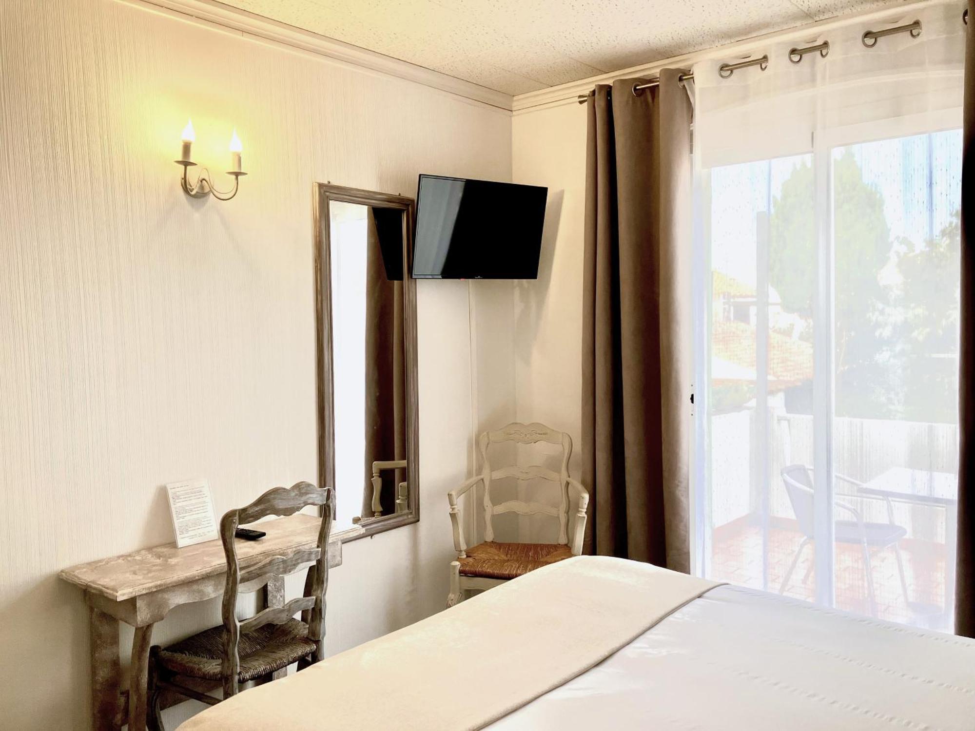 Hotel Lou Marques Saintes-Maries-de-la-Mer Exterior photo