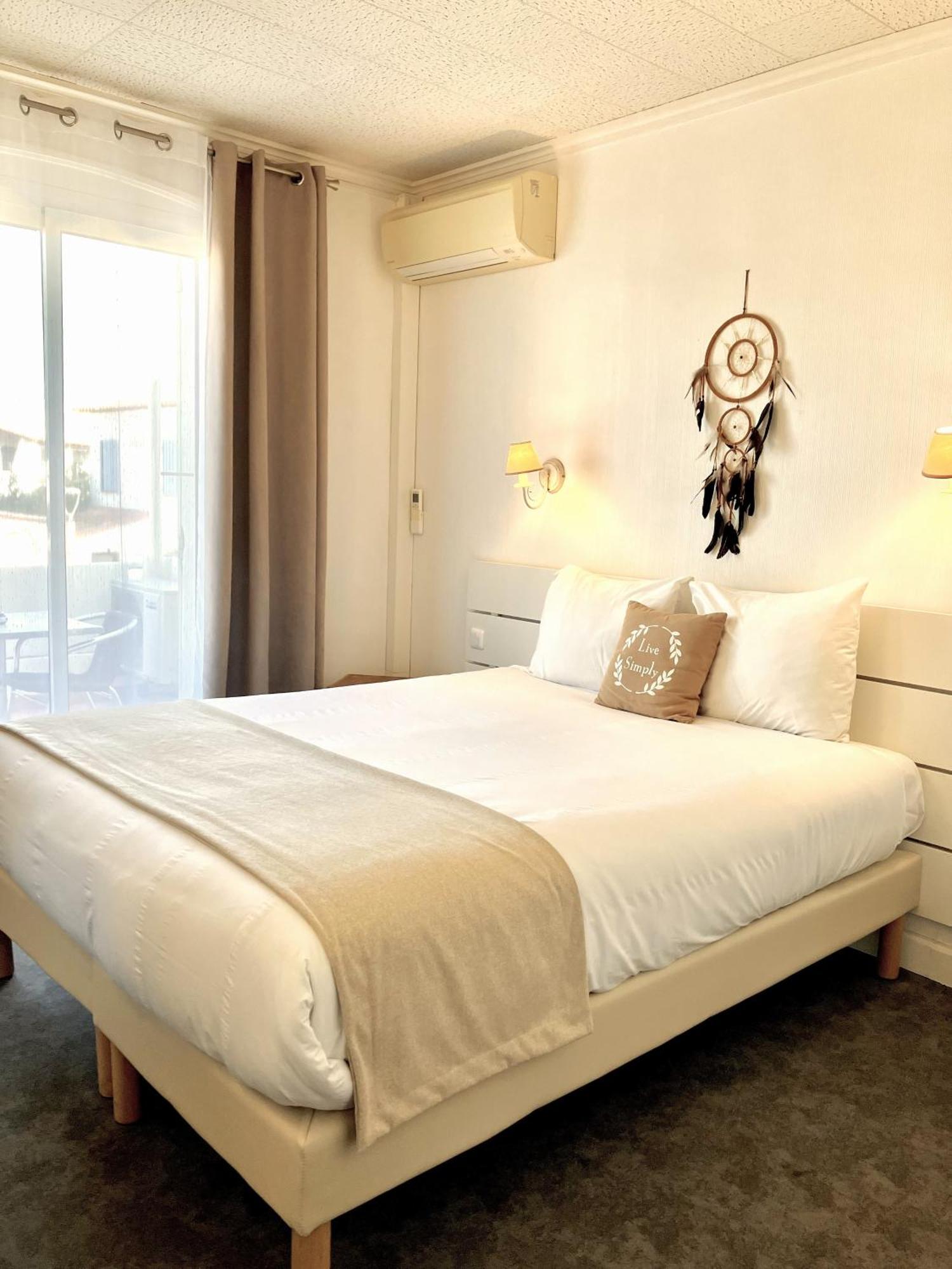 Hotel Lou Marques Saintes-Maries-de-la-Mer Exterior photo